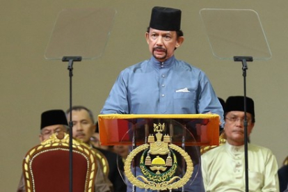 El sultán de Brunéi, Hasanal Bolkiah, anunció la entrada en vigor de la sharia o ley islámica.