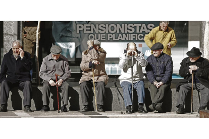 La esperanza de vida se ha disparado y hoy llegar y cruzar los 100 años no representa una excepción. En León viven 300 centenarios. J.F.S.