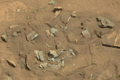 Imagen del presunto hallazgo de restos óseos en el planeta rojo.