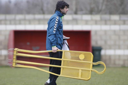 Juan Ferrando dirigió ayer la última sesión de entrenamiento de la Cultural de la presente temporada. Se despide con un año irregular.