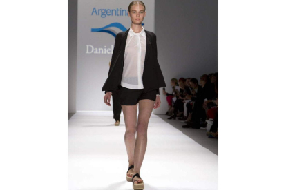 Una creación de la diseñadora argentina Daniela Sartori, en la Semana de la Moda de Nueva York.