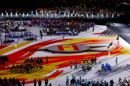 Vista general de la llegada del equipo español al estadio durante la ceremonia de inauguración de los Juegos Paralímpicos de Tokio. GARDYN