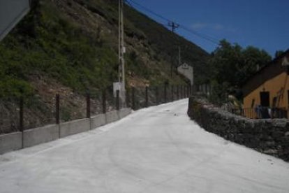 El camino del cementerio ya pavimentado.