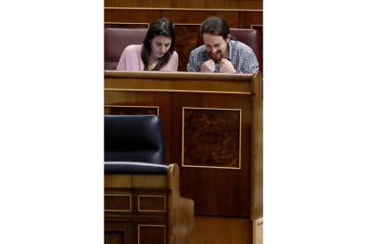Pablo Iglesias e Irene Montero en el Congreso.