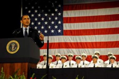 Obama pronuncia un discurso en Columbus, Ohio, durante el acto de graduación de los policías cadetes