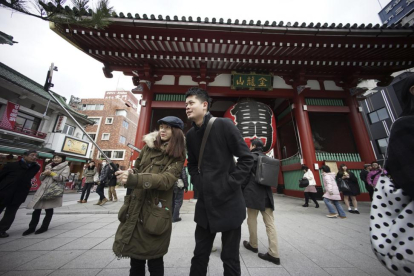 Turistas asiáticos en Tokio.