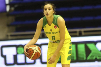 Ángela Salvadores se ha asentado ya como una de las jugadoras de referencia en el Sopron. SOPRON