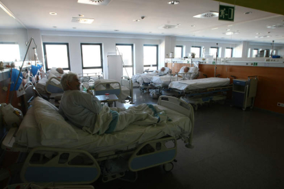 Pacientes en el servicio de Urgencias del Hospital El Bierzo, en una imagen de archivo. L. DE LA MATA