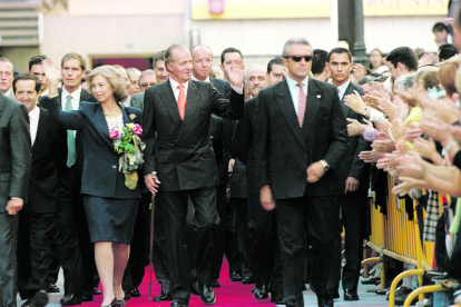 El rey Juan Carlos y la reina Sofía durante su visita a Ponferrada en 1999. NORBERTO