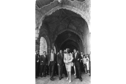 La reina Sofía durante la visita que hizo al Bierzo en julio de 2021 para inaugurar la restauración del Monasterio de Carracedo. DL