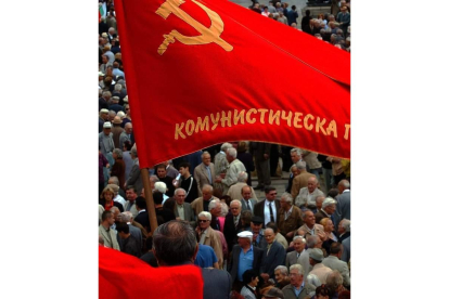 La hoz y martillo sigue siendo el símbolo soviético. KIM LUDBROOK