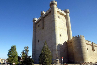 Imagen exterior del castillo de Fuensaldaña.