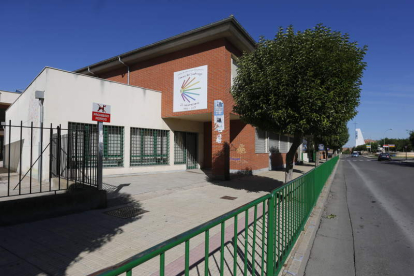 El colegio Camino de Santiago está situado en la avenida de Aviación de La Virgen del Camino.