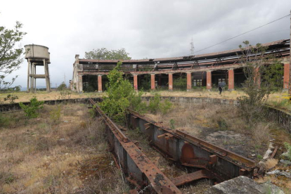 Imagen de archivo de las ruinas del puente giratorio y los hangares de La Placa. ANA F. BARREDO