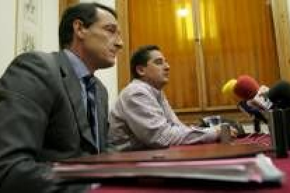 Héctor Ara, junto a José Eugenio Toral, en la rueda de prensa posterior a la reunión del lunes