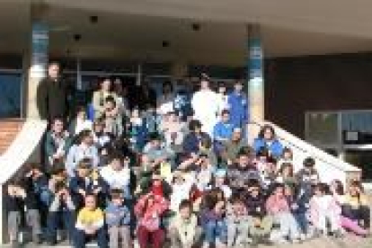 Los participantes en la jornada posaron para una foto de familia