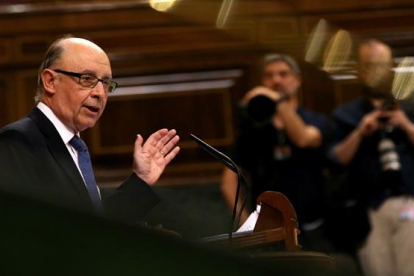 Montoro: "Hemos salido de la borrachera del gasto público y ya quieren ir de copas para celebrarlo".