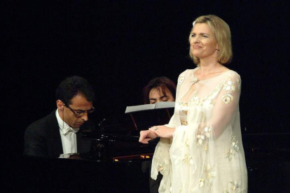 2003: AINHOA ARTETA. La soprano
guipuzcoana ha visitado desde entonces
en cuatro ocasiones más el Auditorio Ciudad de León. GONZÁLEZ-PURAS