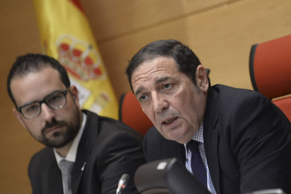 El consejero, ayer, en su intervención en comisión en las Cortes de Castilla y León. NACHO GALLEGO / EFE