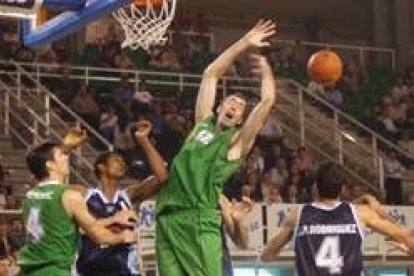 Dani García, en las filas del Cáceres, durante un partido de la liga ACB en la temporada 2002-2003