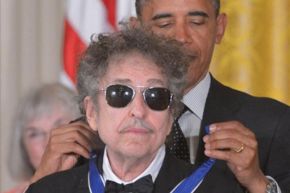 Dylan recibe la Medalla Presidencial a la Libertad, en Mayo del 2012