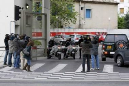 Los periodistas hicieron guardia en la comisaría de Montpellier donde estaba el etarra Jurdan Martit