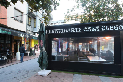 El Restaurante Casa Olego se encuentra en la plaza Fernando Miranda número 10 de Ponferrada. Las reservas pueden hacerse al número de teléfono 987 175 047 o al móvil 678 770 635.