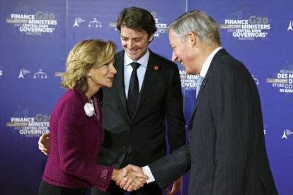 Elena Salgado, Francois Baroin y el gobernador del Banco de Francia, Christian Noyer.