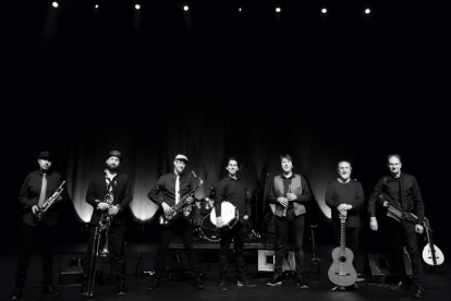 El grupo de música tradicional ibérica La Bazanca actuará este domingo en Gordoncillo. DL