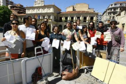 Los vendedores se mantienen sin poder trabajar.