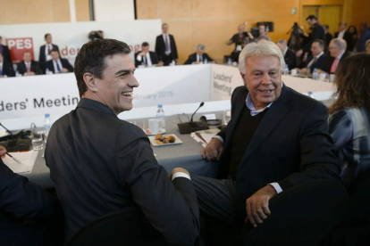 Pedro Sánchez y el ex presidente Felipe González.