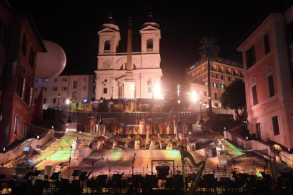 Fiesta de reapertura de la plaza de España de Roma, después de casi un año de obras de restauración.