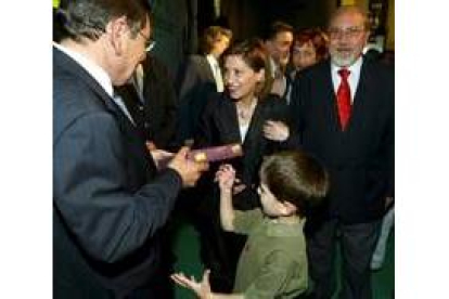 Elena Espinosa y José Valín, durante la visita de la ministra a Valladolid