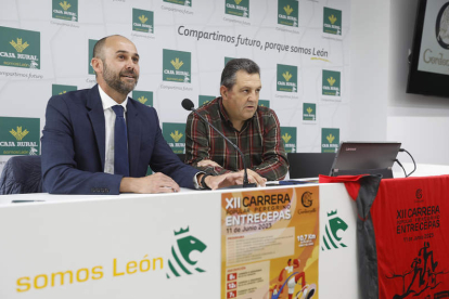 La sede central de Caja Rural en León acogió ayer la presentación de la prueba. FERNANDO OTERO