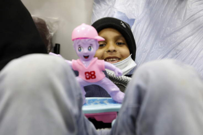 Un menor de Yemen recibe tratamiento contra el cáncer. YAHYA ARHAB