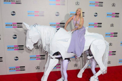 Lady Gaga, a su llegada a la gala de los American Music Awards. FREDERIC J. BROWN | AFP