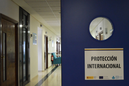 Un cartel del Programa de Protección Internacional del Hospital San Juan de Dios. DL