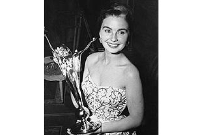 Jean Simmons recibe en 1950 en Londres el premio a la mejor actriz británica.
