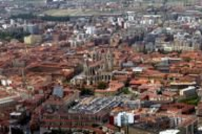 Imagen aérea de la capital leonesa con la Catedral en el centro de la vieja ciudad
