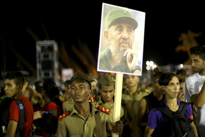 Participantes en el acto en memoria de Fidel Castro en Santiago de Cuba.