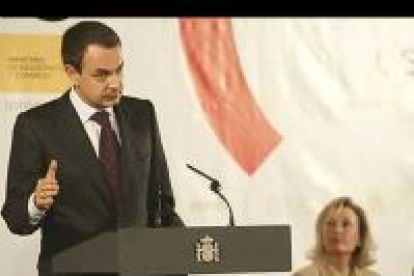 El presidente del Gobierno, José Luis Rodríguez Zapatero, acompañado por  la secretaria de Estado de Asuntos Sociales, Amparo Valcarce, realizó su cuarta visita oficial del año a León para ofrecer los detalles del nuevo proyecto del Instituto Nacional de las Tecnologías de la Comunicación, Inteco, con sede en la capital leonesa.