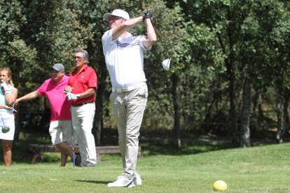 El día acompañó para poner la guinda a la jornada de cierre del torneo de golf del Hotel Conde Luna en el que salieron al campo cerca de sesenta jugadores