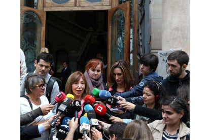 La directora del instituto, Dolores Agenjo, a las puertas del TSJC.