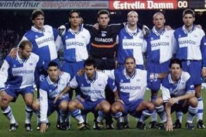 Una de las formaciones del Deportivo Alavés 2009-2010.