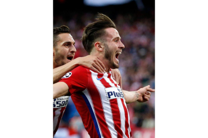 El rojiblanco Saúl celebra exultante su gol que acabó dando el triunfo al Atlético de Madrid ante el Bayern. HIDALGO