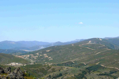 Vista de los valles de Omaña donde está previsto la construcción de varios parques eólicos.