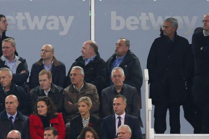 José Mourinho, en la grada durante la segunda parte del West Ham-Chelsea.