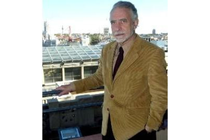 El leonés José María Merino en la terraza del Círculo de Bellas Artes