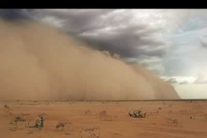 Una espectacular tormenta de arena brindó a Chikwendiu la oportunidad de ganar un premio a la mejor foto de naturaleza.