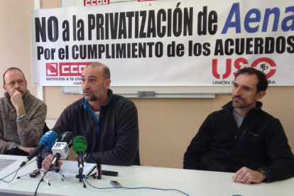 Un momento de la rueda de prensa, ayer en CC OO.